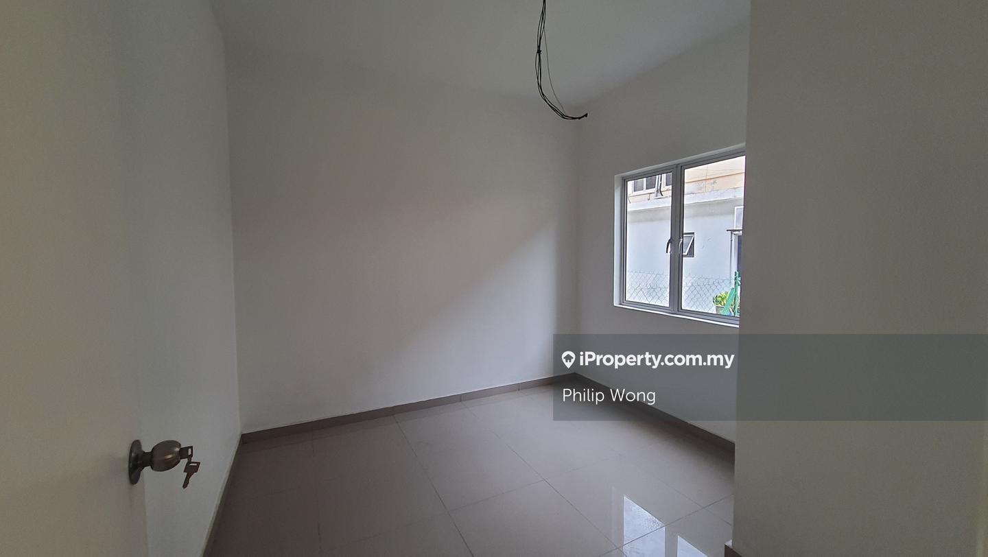 Rumah Berangkai 2 Tingkat untuk Dijual di Taman Serdang Raya, Seri Kembangan oleh Philip Wong - iProperty.com.my