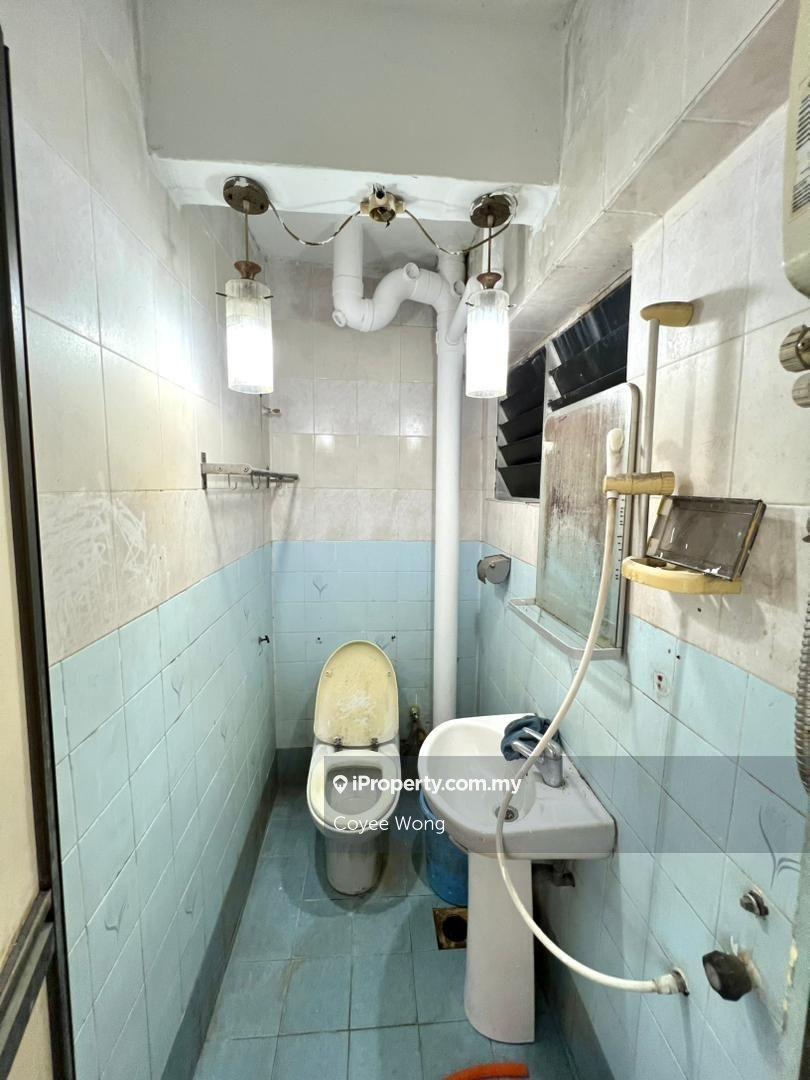 Flat for Sale in Happy Court by Coyee Wong - iProperty.com.my