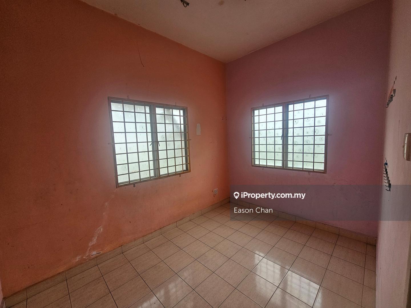 Rumah Berangkai 2 Tingkat untuk Dijual di Pusat Bandar Putra Permai, Seri Kembangan oleh Eason Chan - iProperty.com.my