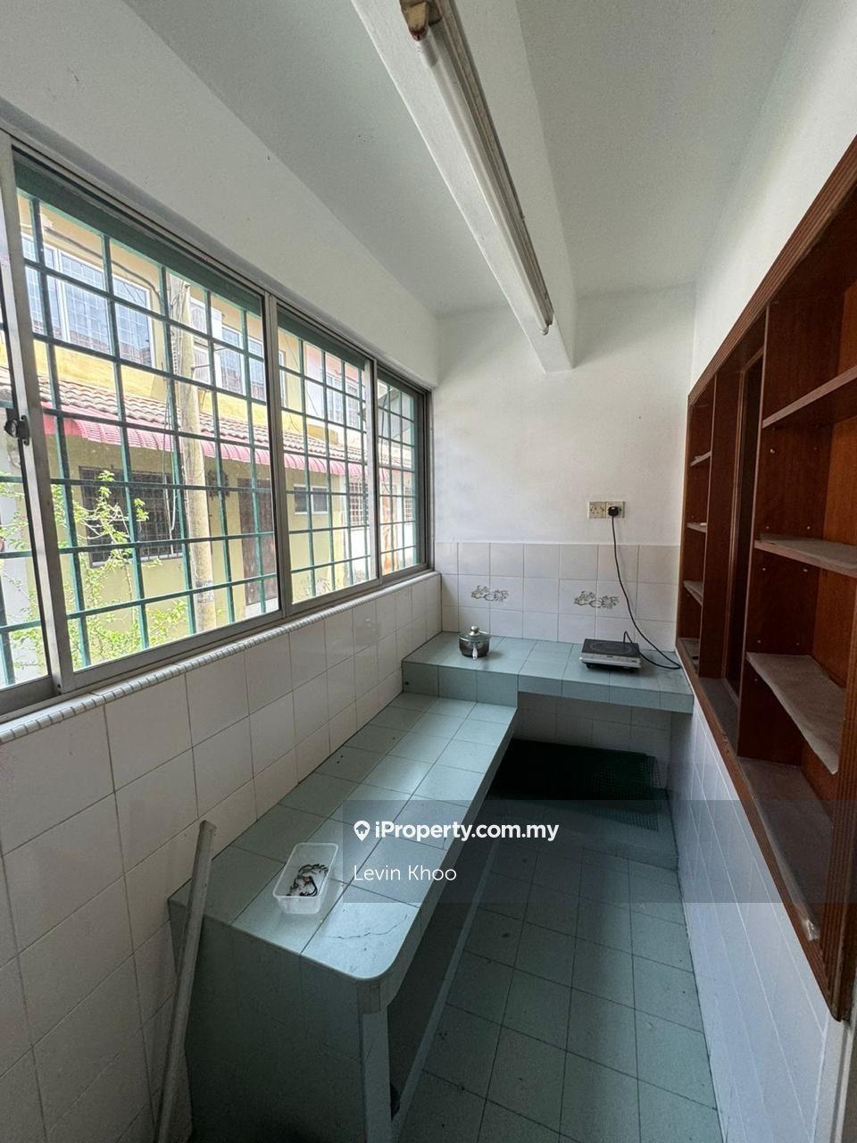 Rumah Berangkai 2.5 Tingkat untuk Dijual di Bandar Country Homes, Rawang oleh Levin Khoo - iProperty.com.my