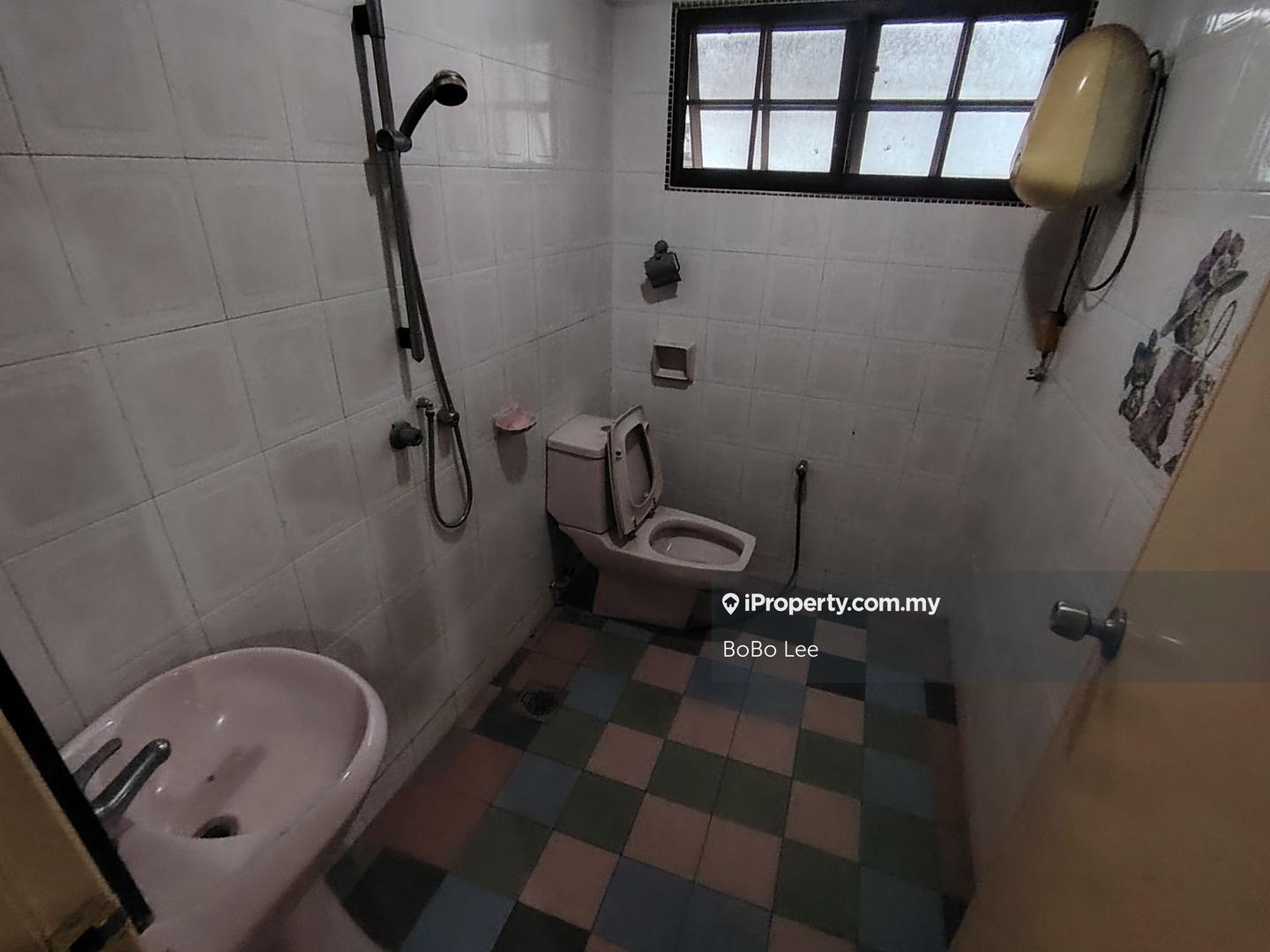Bungalow House for Sale in Taman Yarl, Jalan Klang Lama (Old Klang Road) by BoBo Lee - iProperty.com.my