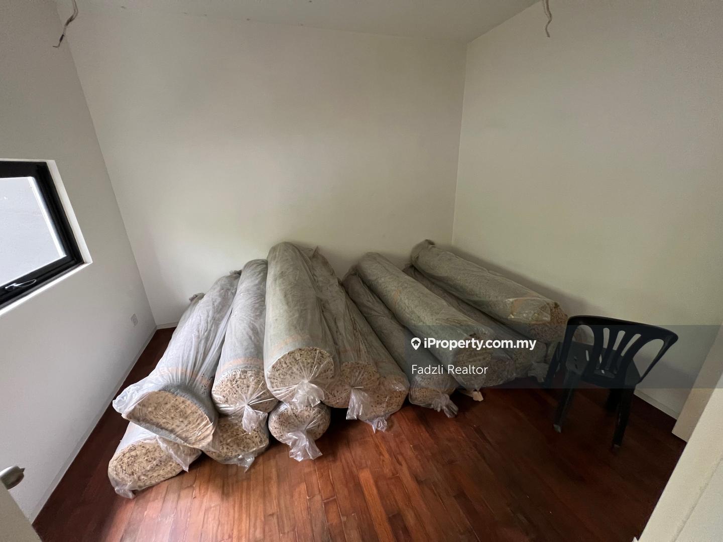 3-storey Terraced House for Sale in Seri Kembangan, Selangor by Fadzli Realtor - iProperty.com.my