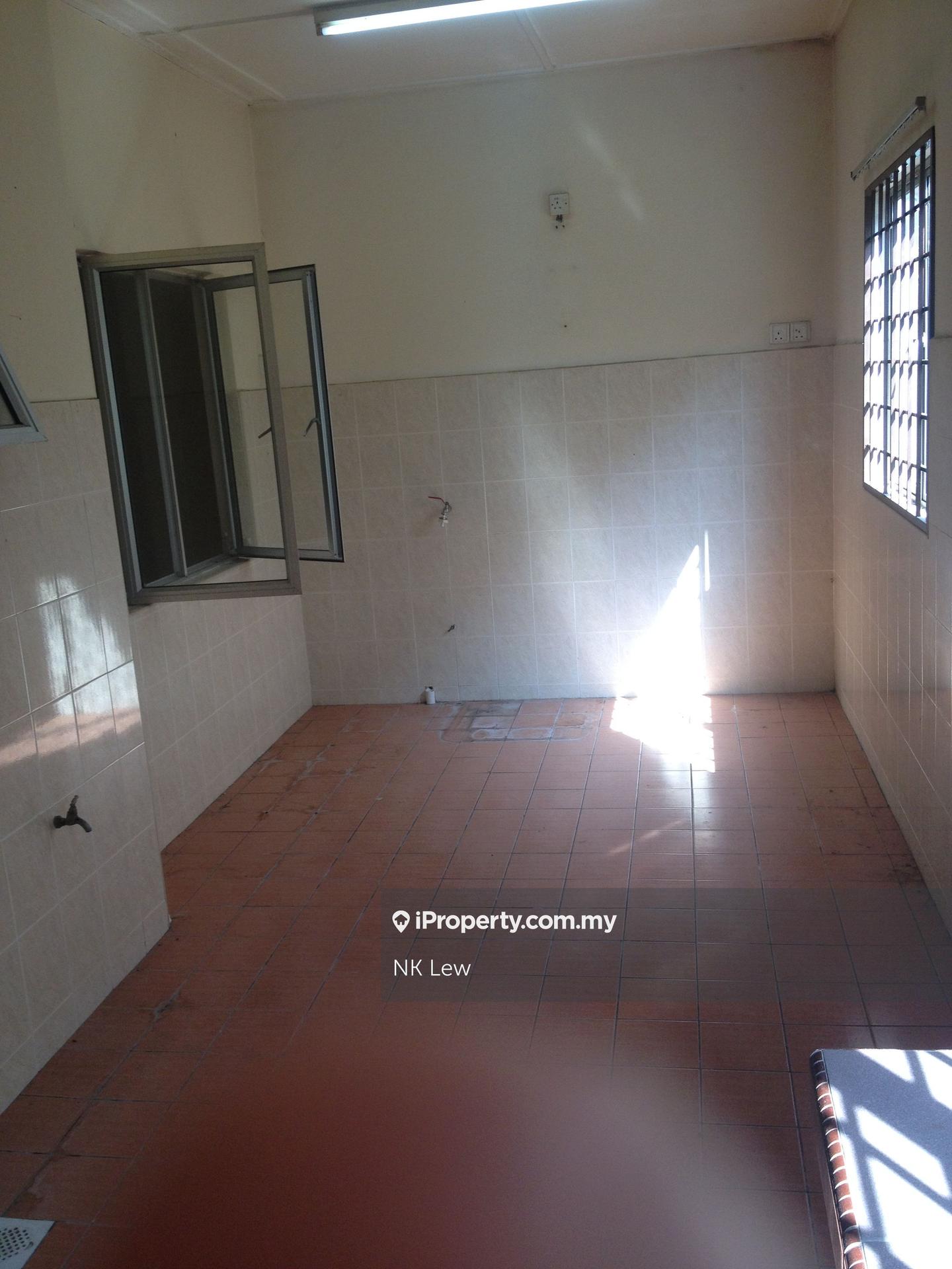 Rumah Berangkai 2 Tingkat untuk Dijual di Taman Bukit Serdang, Seri Kembangan oleh NK Lew - iProperty.com.my