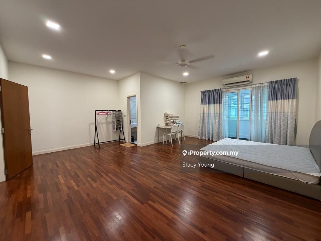 Rumah Berangkai 3 Tingkat untuk Dijual di Taman Taming Indah 2, Bandar Sungai Long oleh Stacy Young - iProperty.com.my