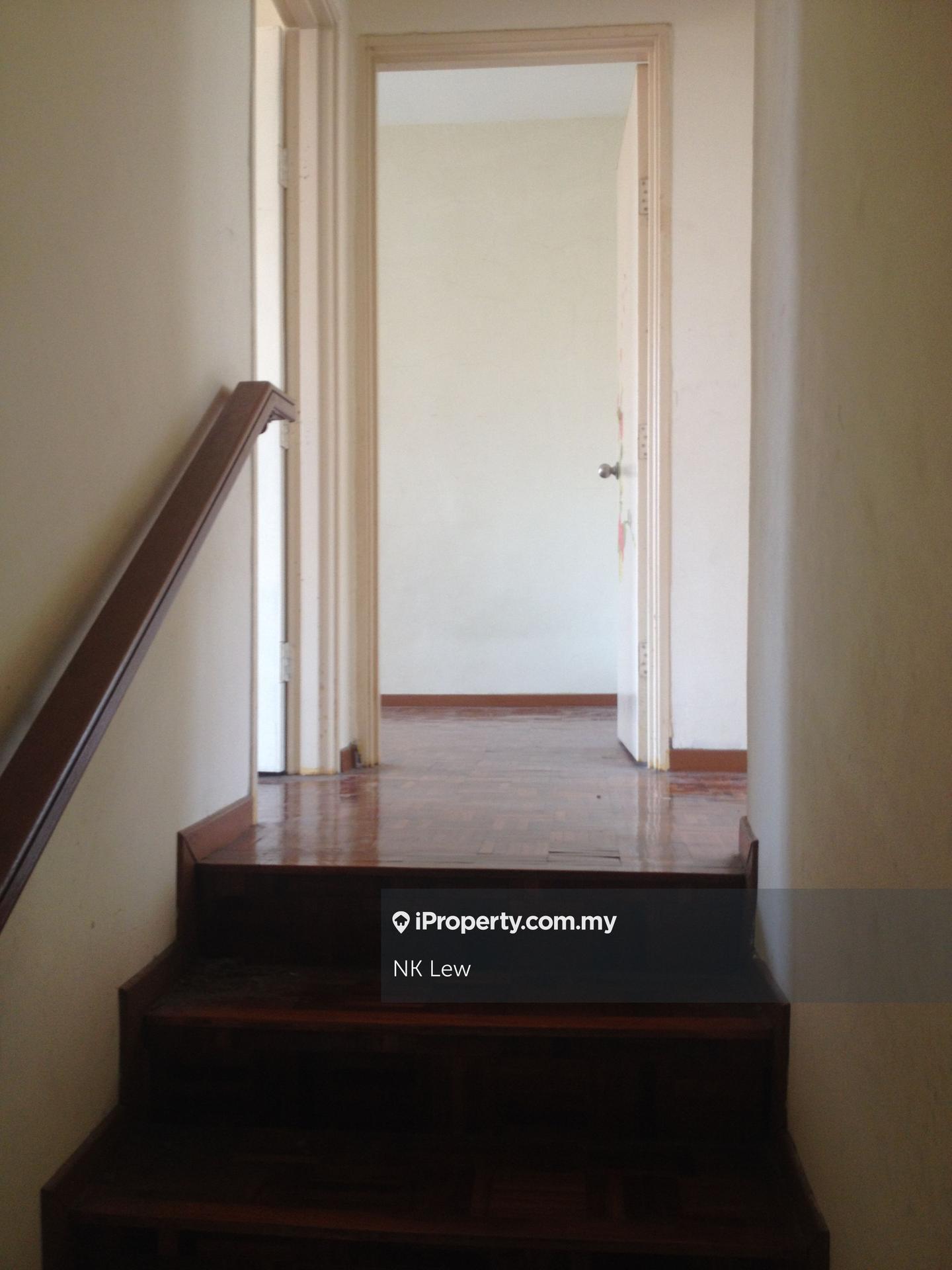 Rumah Berangkai 2 Tingkat untuk Dijual di Taman Bukit Serdang, Seri Kembangan oleh NK Lew - iProperty.com.my