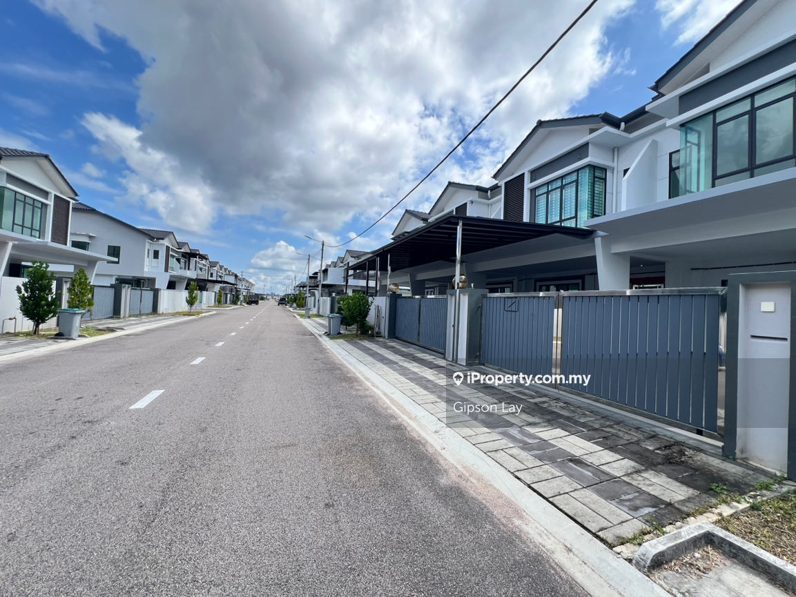 Rumah Berangkai 2 Tingkat untuk Dijual di Taman Tasik Indah, Kluang oleh Gipson Lay - iProperty.com.my