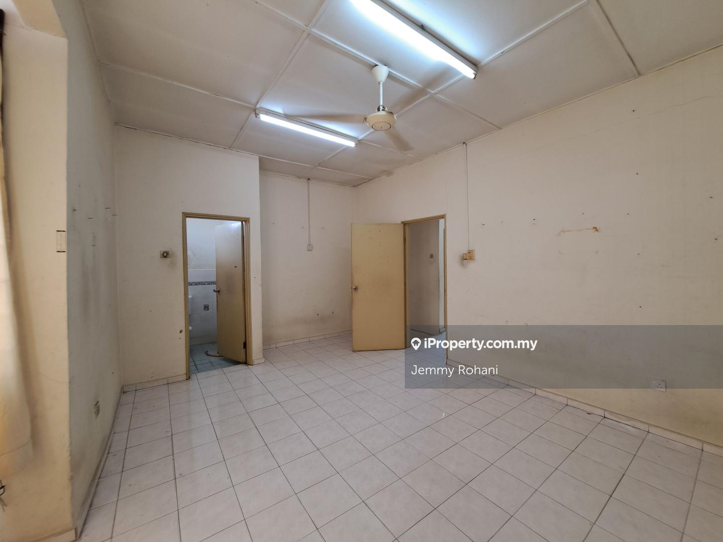 Rumah Berangkai 2 Tingkat untuk Dijual di BBN, Nilai oleh Jemmy Rohani - iProperty.com.my