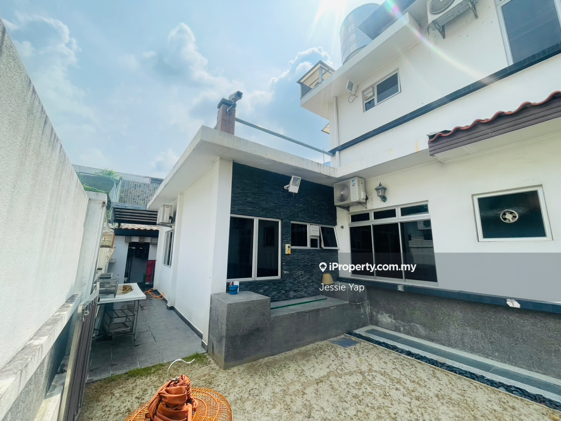 Semi-Detached House for Sale in Taman Bukit Serdang, Seri Kembangan by Jessie Yap - iProperty.com.my