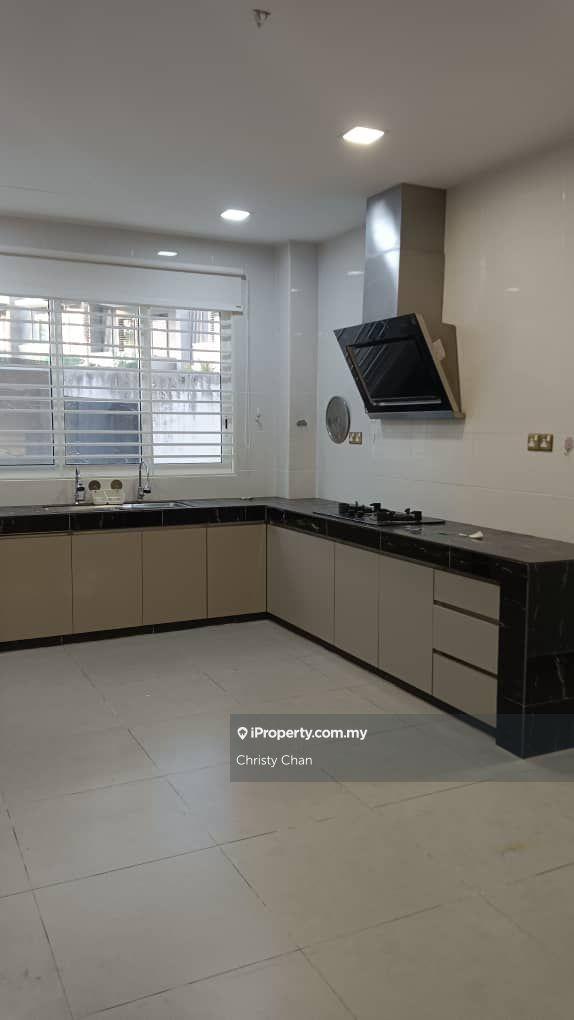 Rumah Berangkai 2 Tingkat untuk Dijual di Taman Lestari Putra, Seri Kembangan oleh Christy Chan - iProperty.com.my