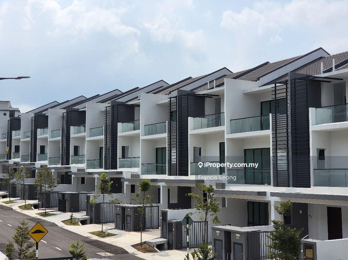 Rumah Berangkai 3 Tingkat untuk Dijual di Batu 9, Cheras oleh Francis Leong - iProperty.com.my