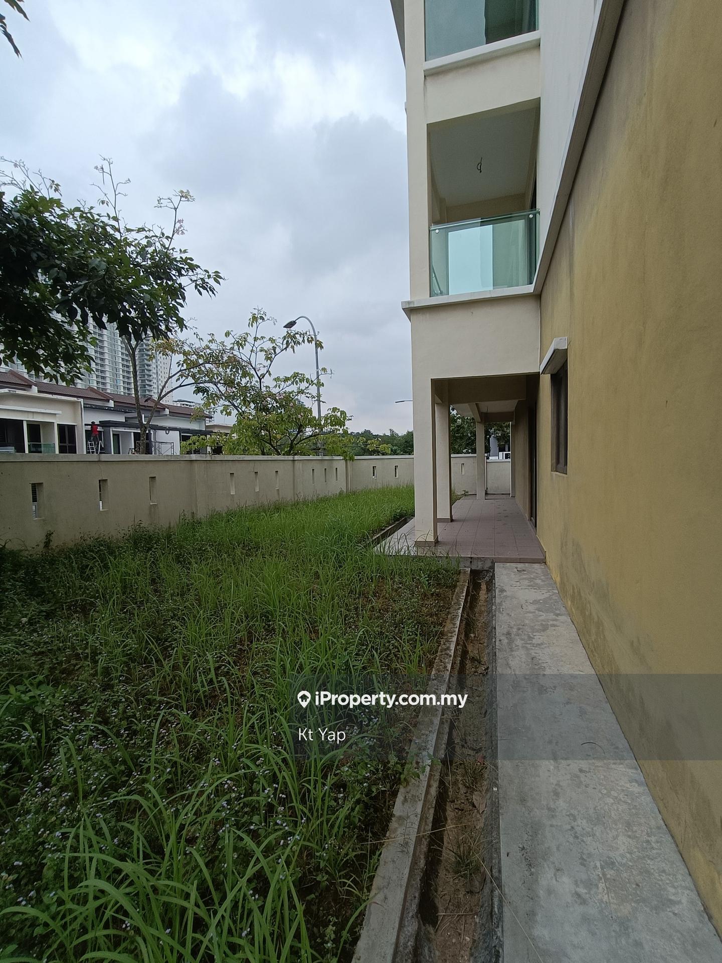 Rumah Berangkai 3 Tingkat untuk Dijual di Gembira 33, Kuchai Lama, Happy Garden, Salak South, Sri Petaling oleh Kt Yap - iProperty.com.my