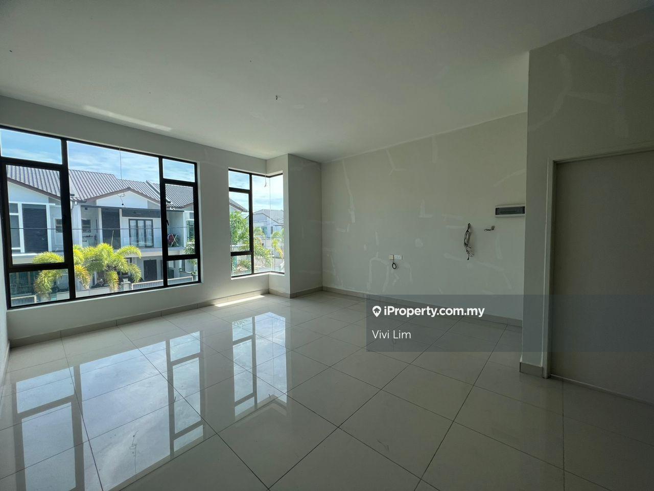 Rumah Berangkai 2 Tingkat untuk Dijual di Taman Tasik Indah, Kluang oleh Vivi Lim - iProperty.com.my