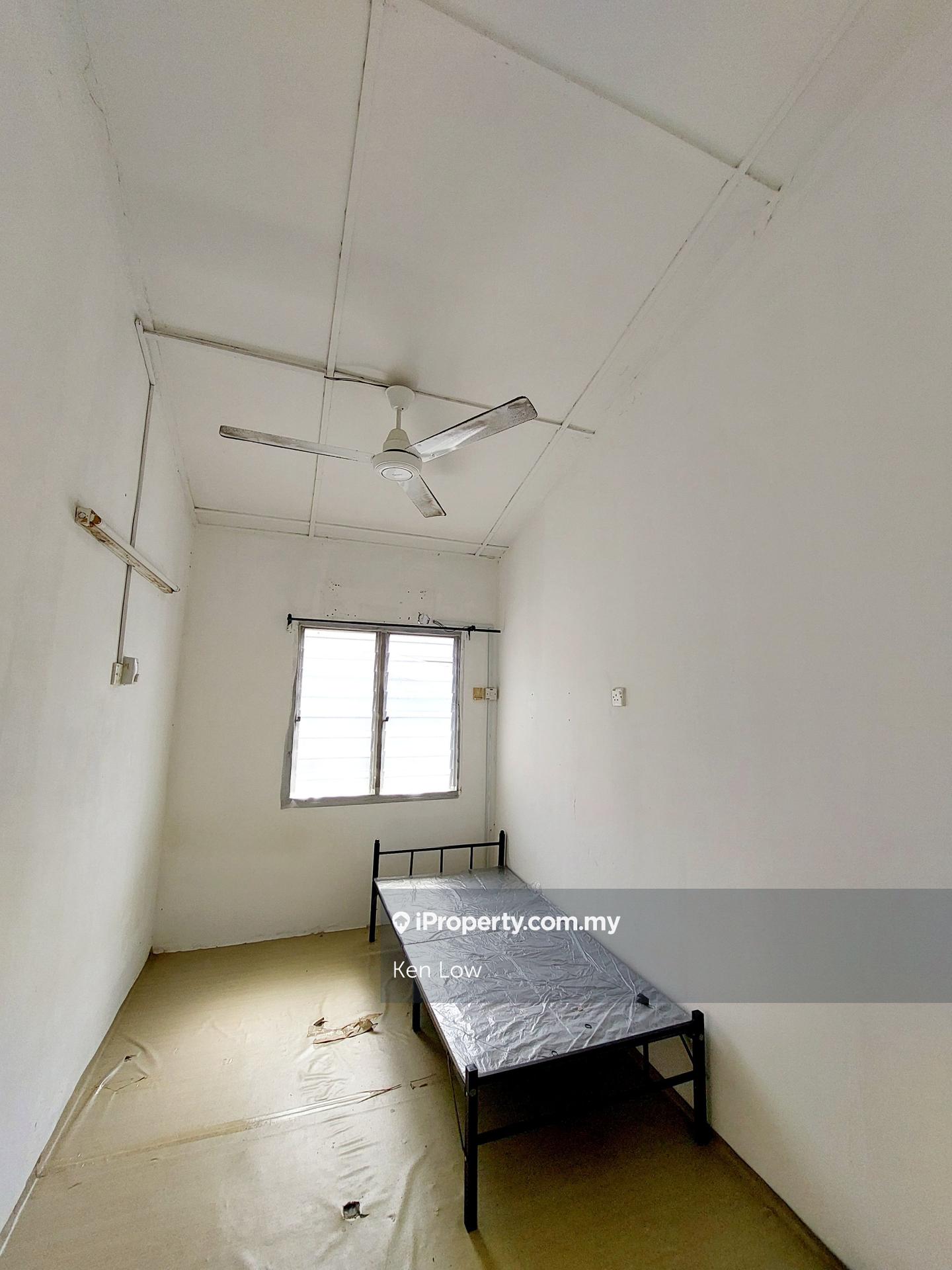 Rumah Berangkai 2 Tingkat untuk Disewa di Taman Bukit Kajang Baru, MRT, Kajang oleh Ken Low - iProperty.com.my