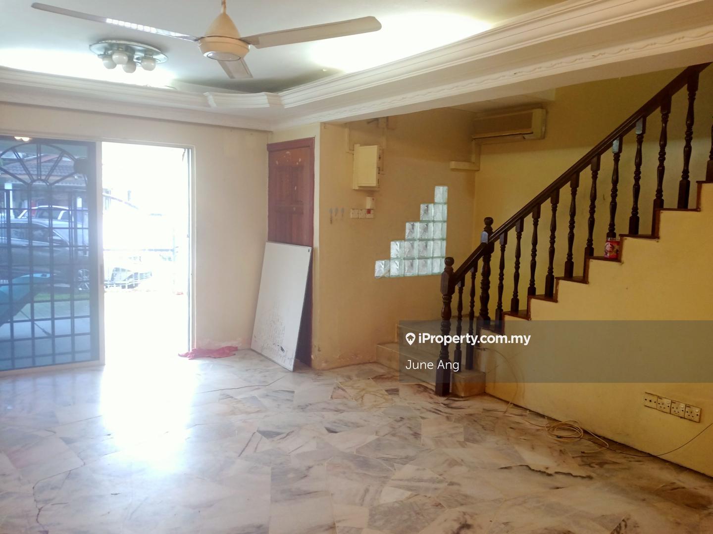 Rumah Berangkai 2 Tingkat untuk Dijual di Bandar Country Homes, Rawang oleh June Ang - iProperty.com.my