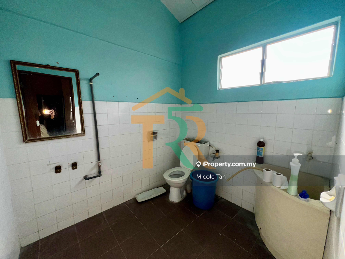 Semi-Detached House for Sale in Jalan Bakri, Batu 4, Jalan Bakri by Micole Tan - iProperty.com.my