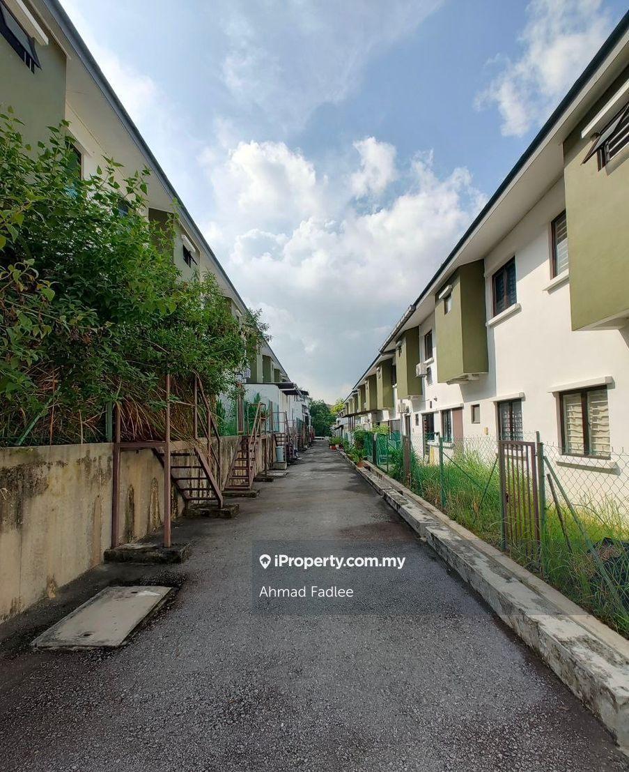 Rumah Berangkai 2 Tingkat untuk Dijual di Taman Saujana Sekata, Bangi oleh Ahmad Fadlee - iProperty.com.my