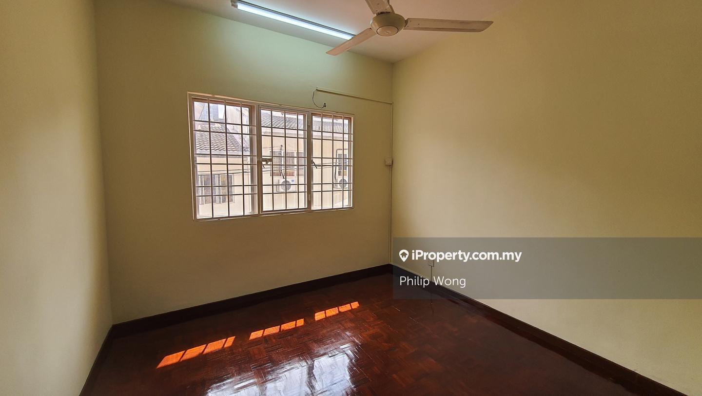 Rumah Berangkai 2.5 Tingkat untuk Dijual di Taman Equine, Seri Kembangan oleh Philip Wong - iProperty.com.my