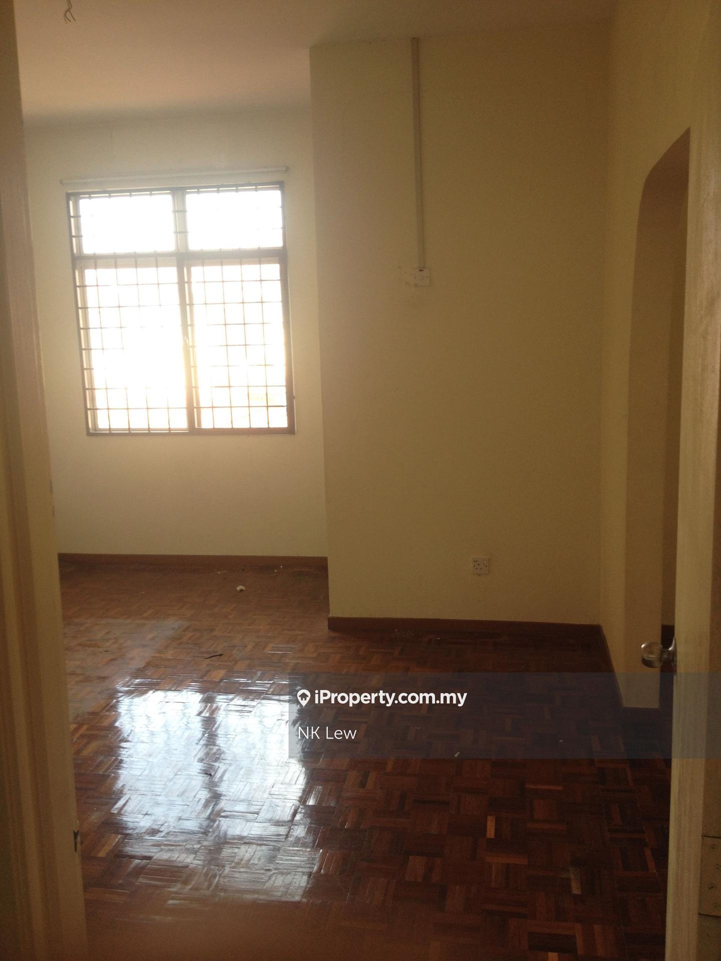 Rumah Berangkai 2 Tingkat untuk Dijual di Taman Bukit Serdang, Seri Kembangan oleh NK Lew - iProperty.com.my