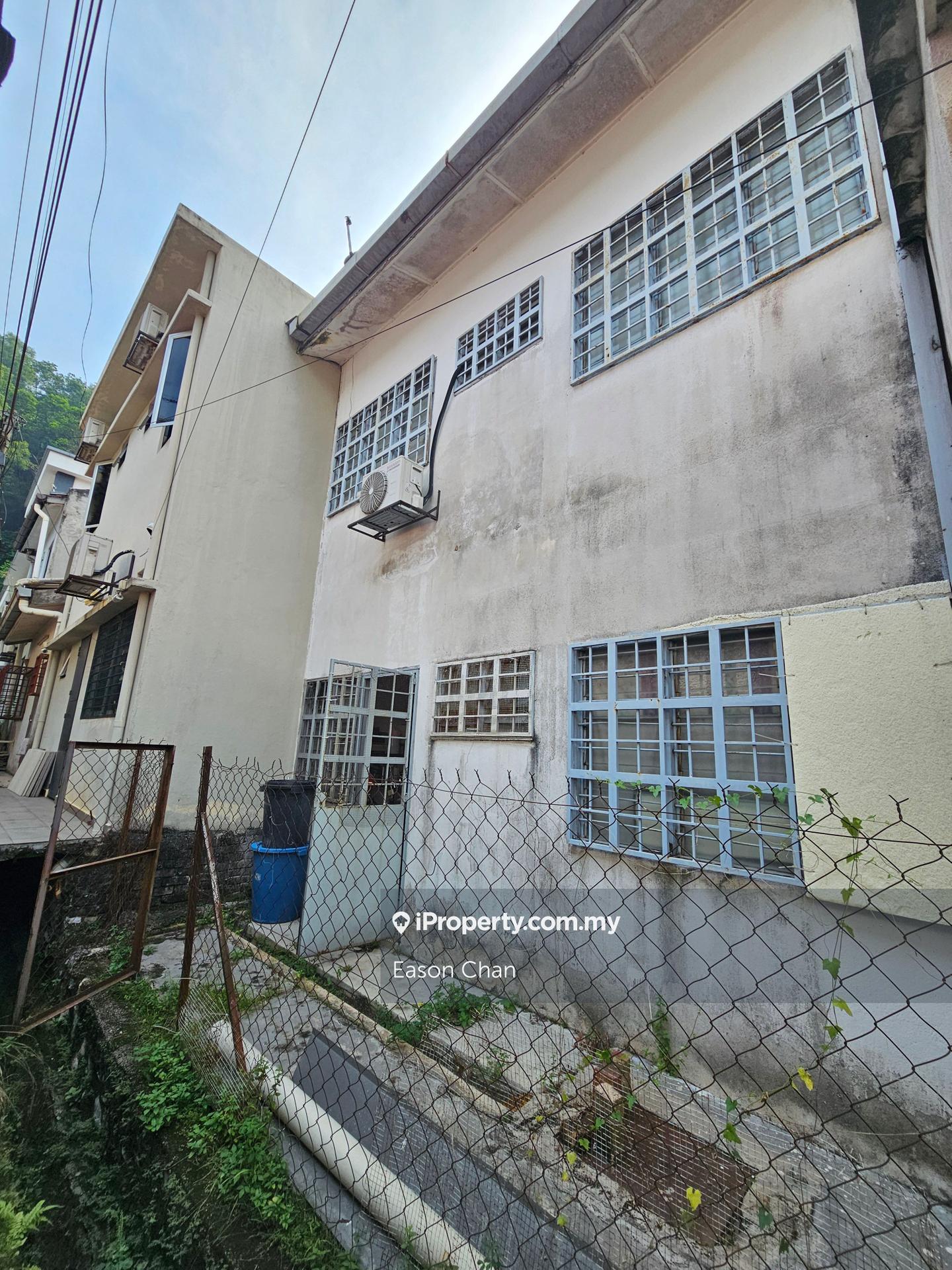 Rumah Berangkai 2 Tingkat untuk Dijual di Taman Desa Serdang, Seri Kembangan oleh Eason Chan - iProperty.com.my