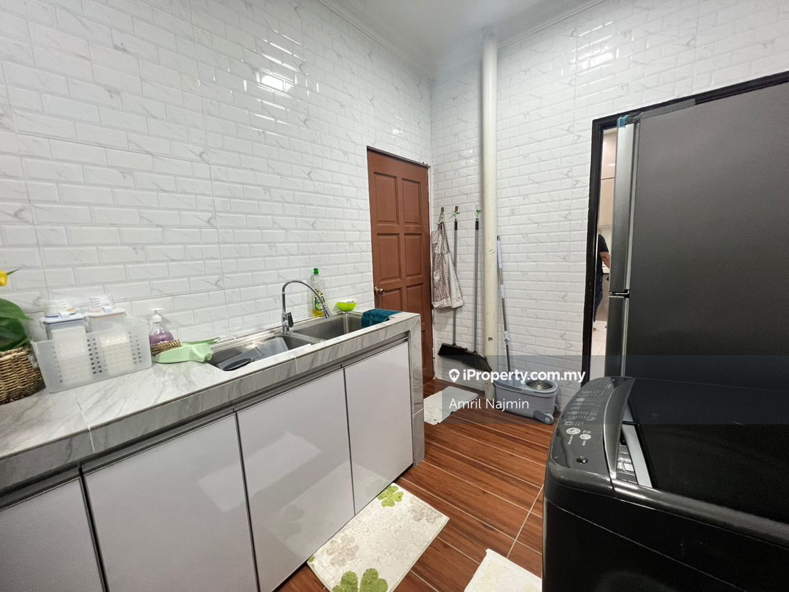 Rumah Berangkai 2.5 Tingkat untuk Dijual di Bandar Nusaputra, Puchong oleh Amril Najmin - iProperty.com.my