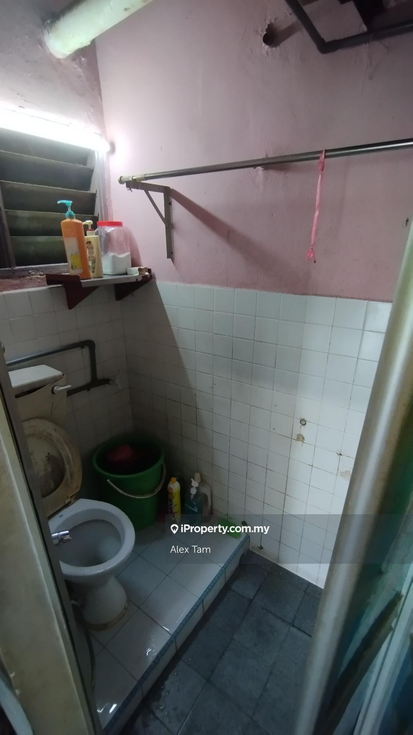 Flat for Sale in Lembah Maju Flat (RP1 RP2 RP3 RP4) by Alex Tam - iProperty.com.my