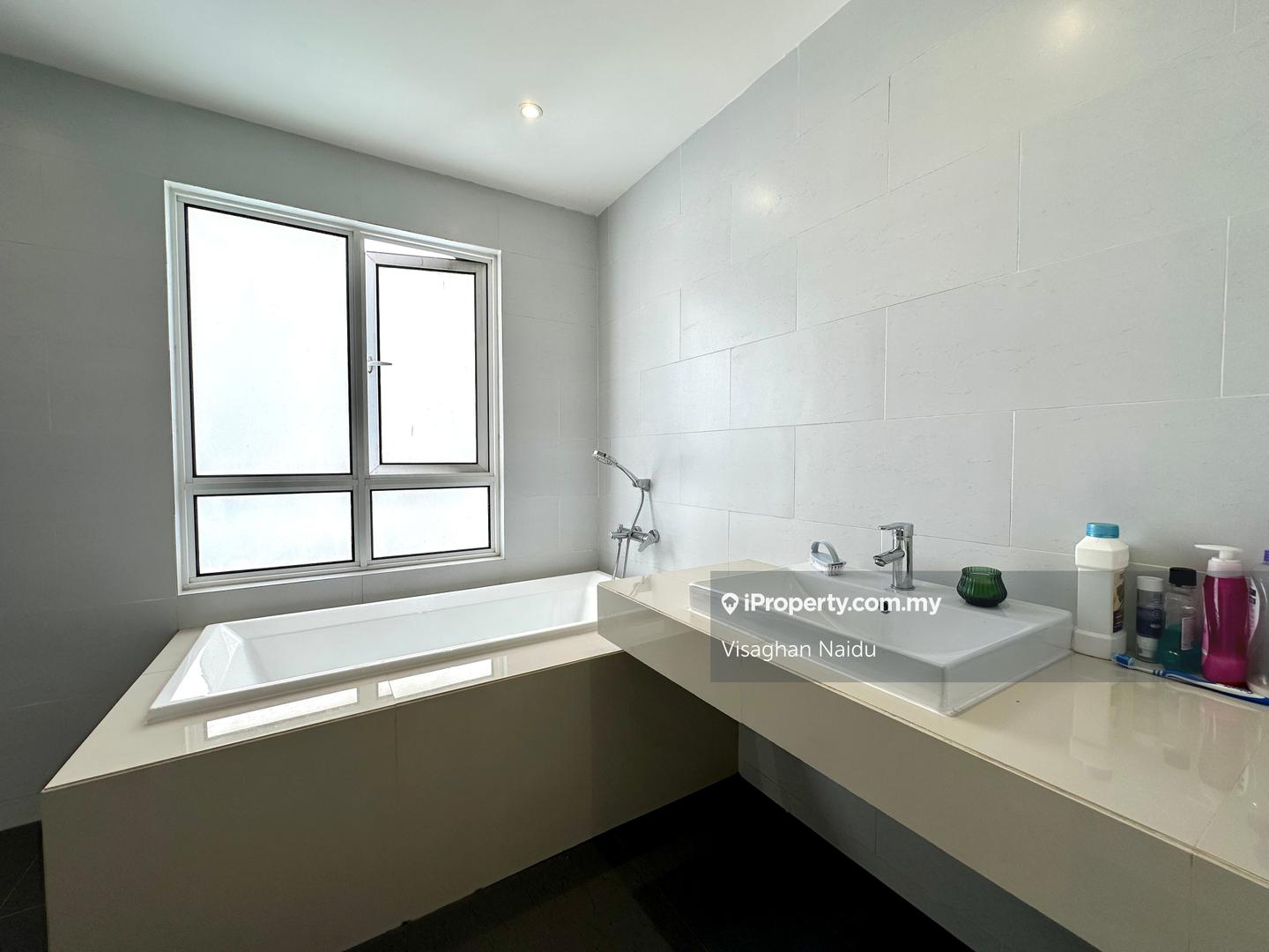 Rumah Berangkai 3 Tingkat untuk Disewa di Tamansari, Rawang oleh Visaghan Naidu - iProperty.com.my