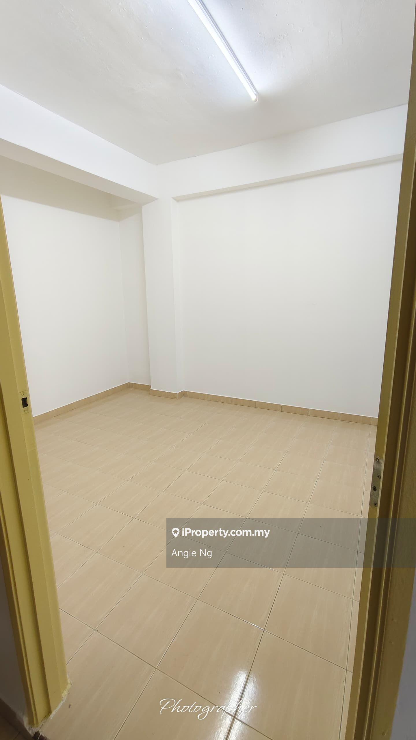 Flat for Sale in Taman Setia Rawang Flat by Angie Ng - iProperty.com.my