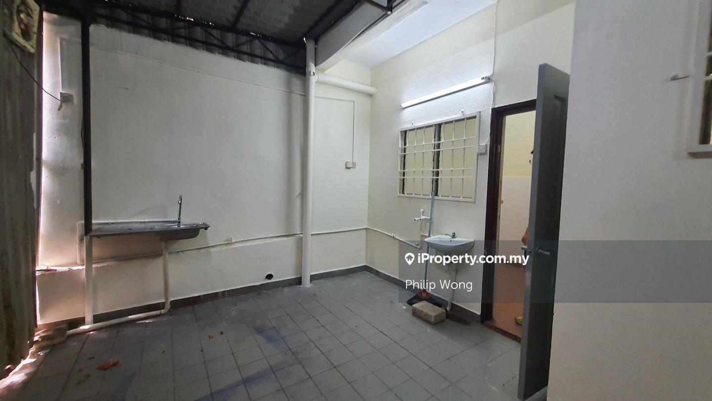 Rumah Berangkai 2.5 Tingkat untuk Dijual di Taman Equine, Seri Kembangan oleh Philip Wong - iProperty.com.my