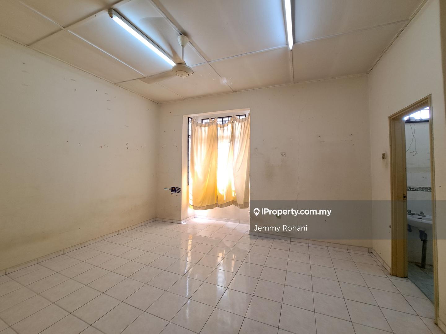 Rumah Berangkai 2 Tingkat untuk Dijual di BBN, Nilai oleh Jemmy Rohani - iProperty.com.my