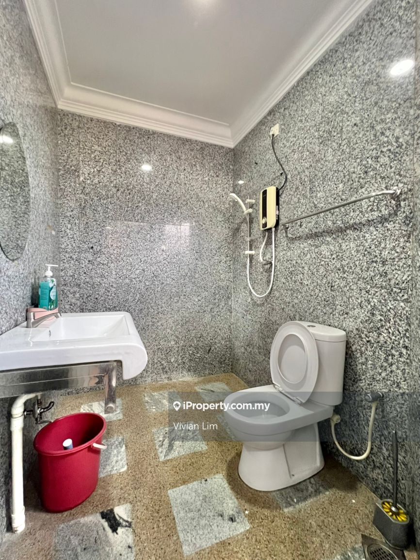 Semi-Detached House for Sale in 3 Storey Semi D, Muar by Vivian Lim - iProperty.com.my