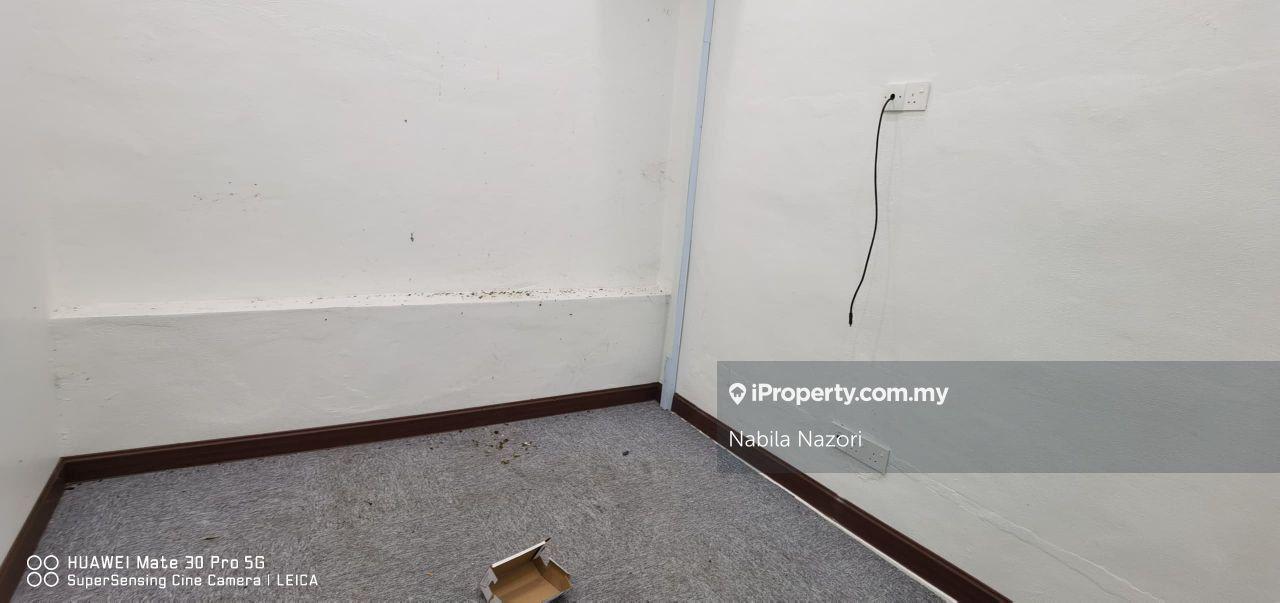 Gudang untuk Disewa di Kampung Padang Enggang, Pasir Ha oleh Nabila Nazori - iProperty.com.my