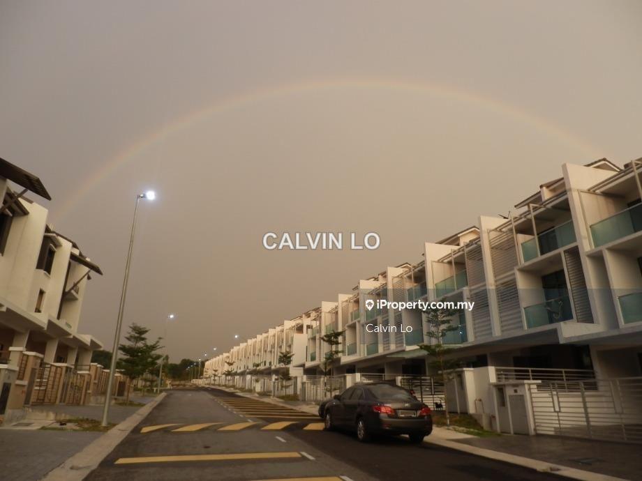 Rumah Berangkai 3 Tingkat untuk Dijual di Kinrara Residence, Puchong oleh Calvin Lo - iProperty.com.my