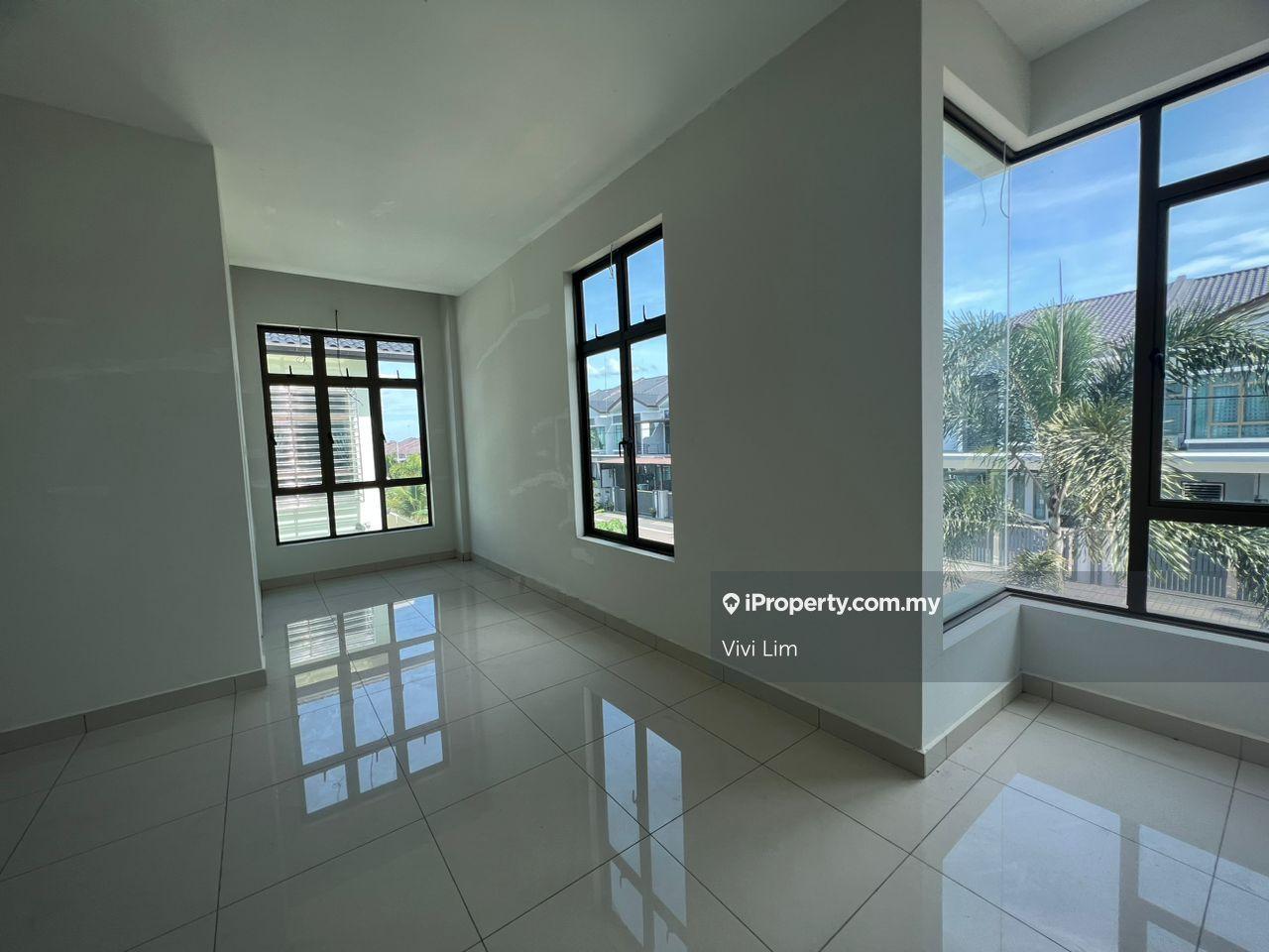 Rumah Berangkai 2 Tingkat untuk Dijual di Taman Tasik Indah, Kluang oleh Vivi Lim - iProperty.com.my