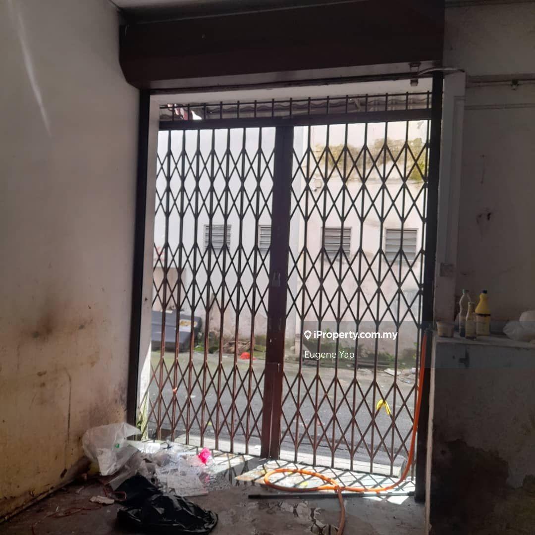 Shop for Sale in (4sty Face Mainroad) Puchong Utama , Petaling jaya, Petaling Jaya by Eugene Yap - iProperty.com.my