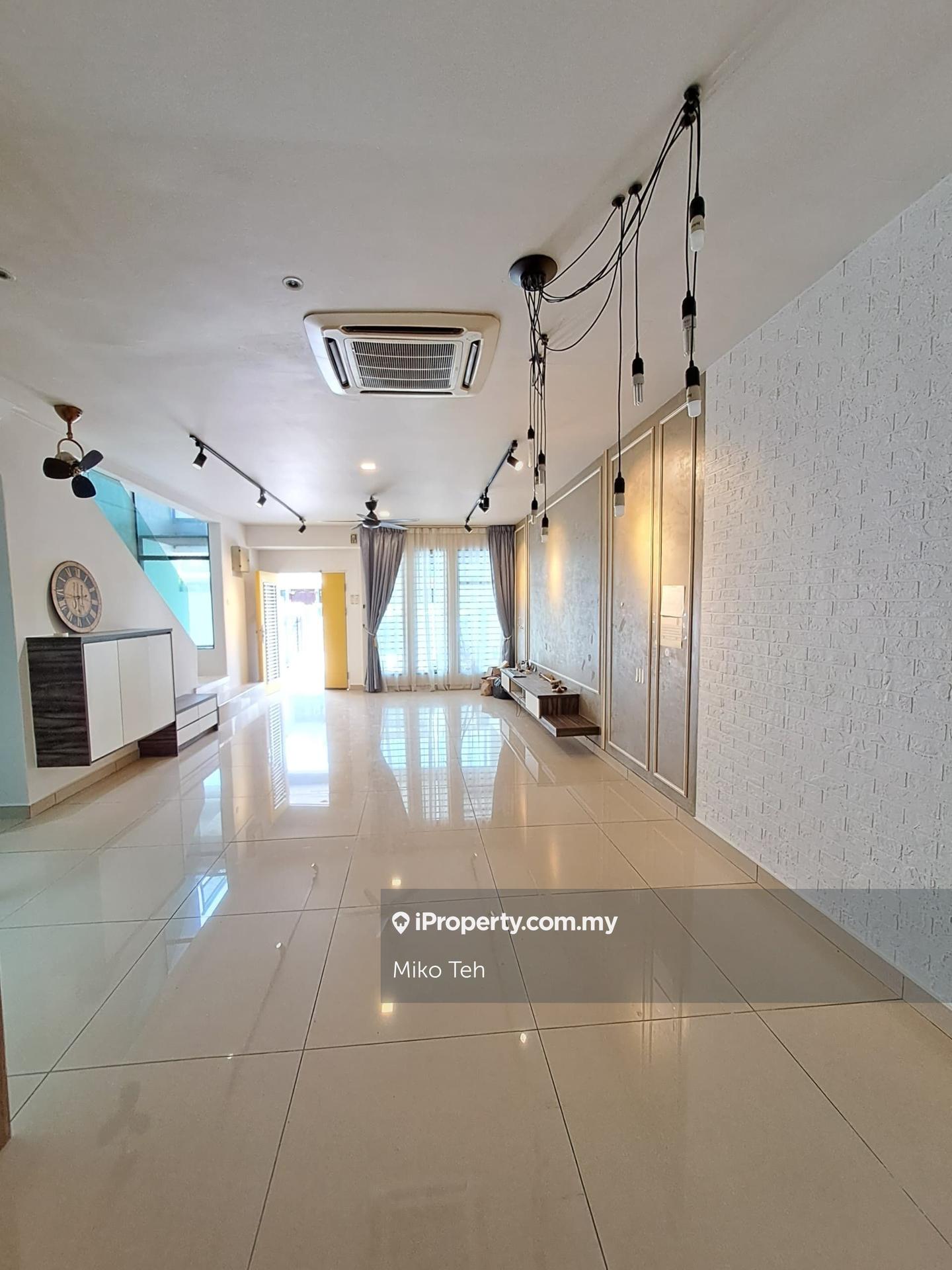Rumah Berangkai 2 Tingkat untuk Dijual di Taman Lestari Putra, Seri Kembangan oleh Miko Teh - iProperty.com.my