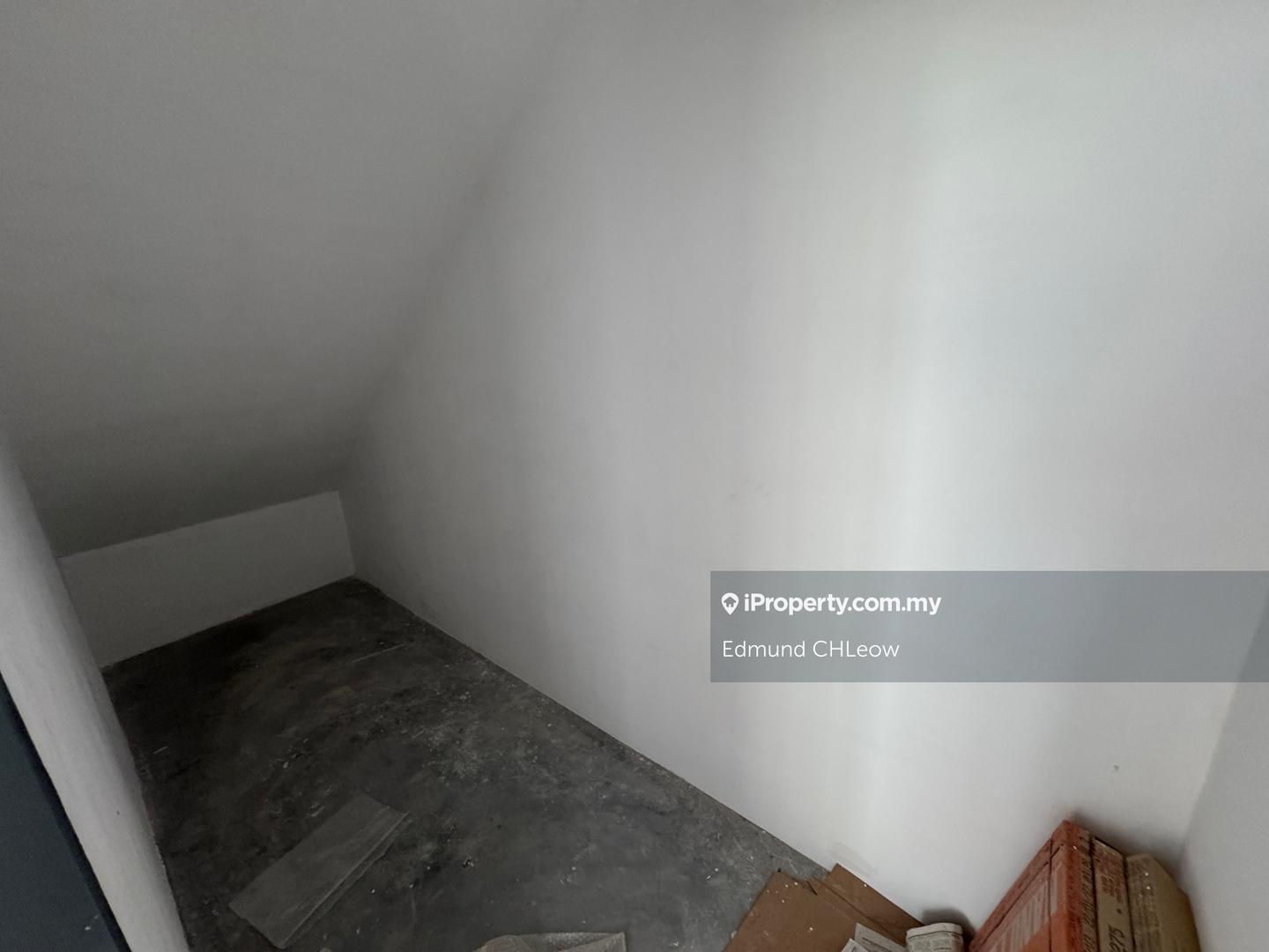 Rumah Berkembar untuk Dijual di Taman Anggun, Rawang oleh Edmund CHLeow - iProperty.com.my