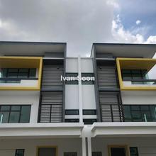 3 storey semi d at setia utama for rent