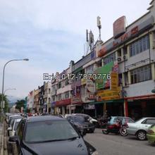 3sty Shop-office for Sale. Walking distance Banks & Malls