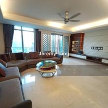 Elegantly Private Lift Lobby Residence On An Exclusive Street