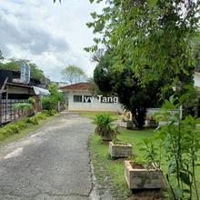 Commercial bungalow for Sale