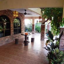 2 adjoining Units Semi-Detached houses for Sale