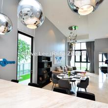 Luxurious Villa-Type Living - Your Urban Retreat!