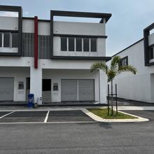 For Rent-2 Stry Shop (Endlot) Serenia Lakeside Square (Limited unit)