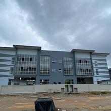 Shah Alam Seksyen 27 3sty office cum 1 sty factory for sell 