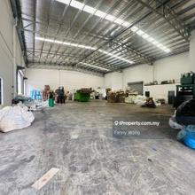 Corner Bungalow Factory in Puncak Alam, Modern Outlook, Big Empty Land