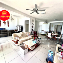 Island Resort 2500sf  Condominium Seaview Located in Batu Ferringhi