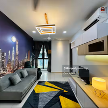 Ready Move In / Freehold / Beside mall & Shop /Fully Furnished