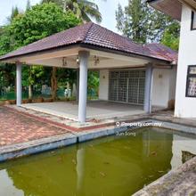 Bukit Tiram Bungalow with Orchard durian 