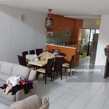 Lakefield Meadow sg besi very nice 3 storey Terrace for sale