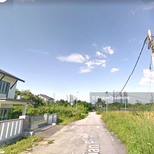 Walking distance to Lrt station, bus stop and shops, near LDP highway